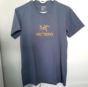 Arcteryx tshirt M - new